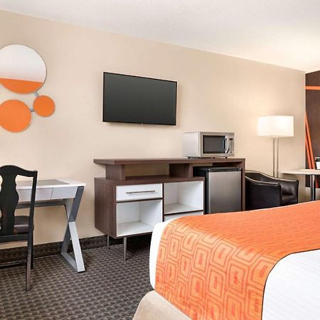 Howard Johnson By Wyndham Gravenhurst Exterior foto