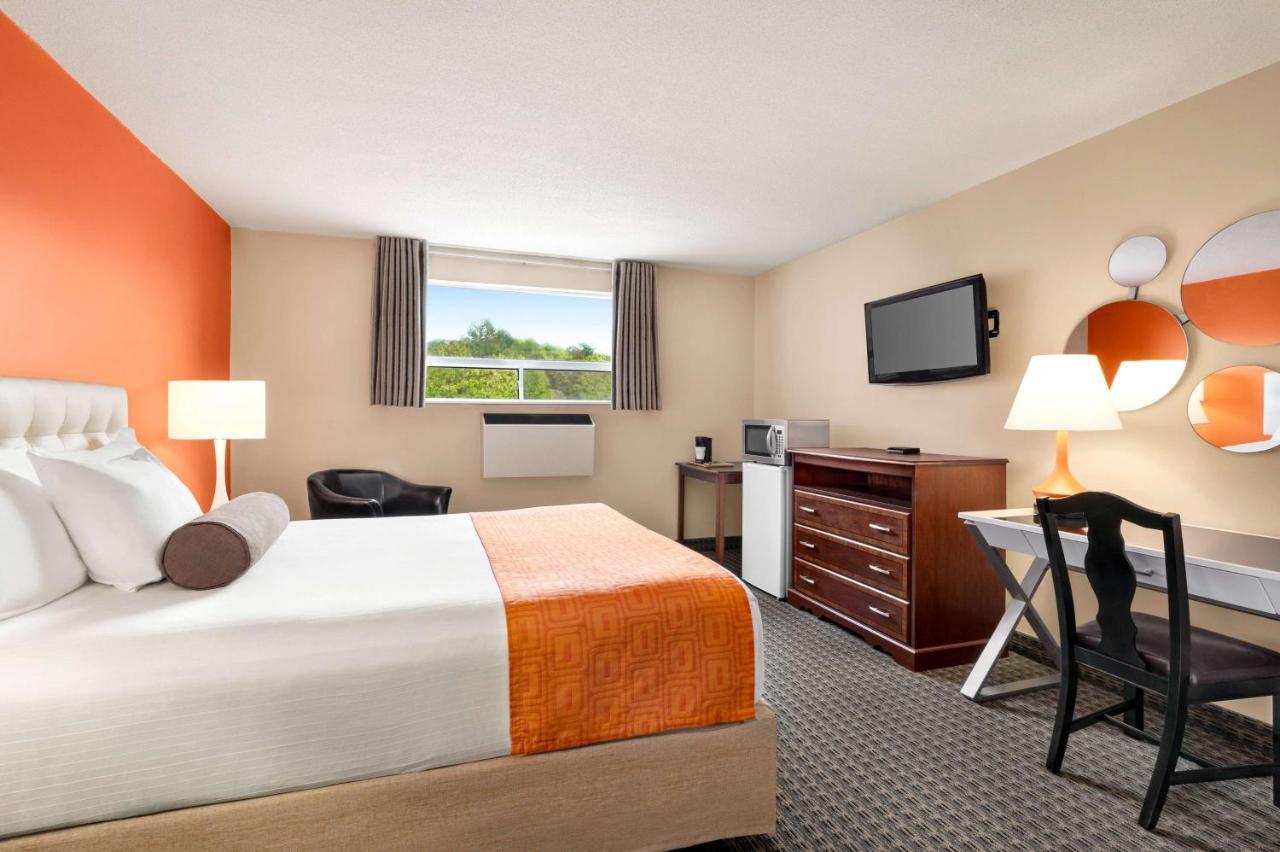 Howard Johnson By Wyndham Gravenhurst Exterior foto