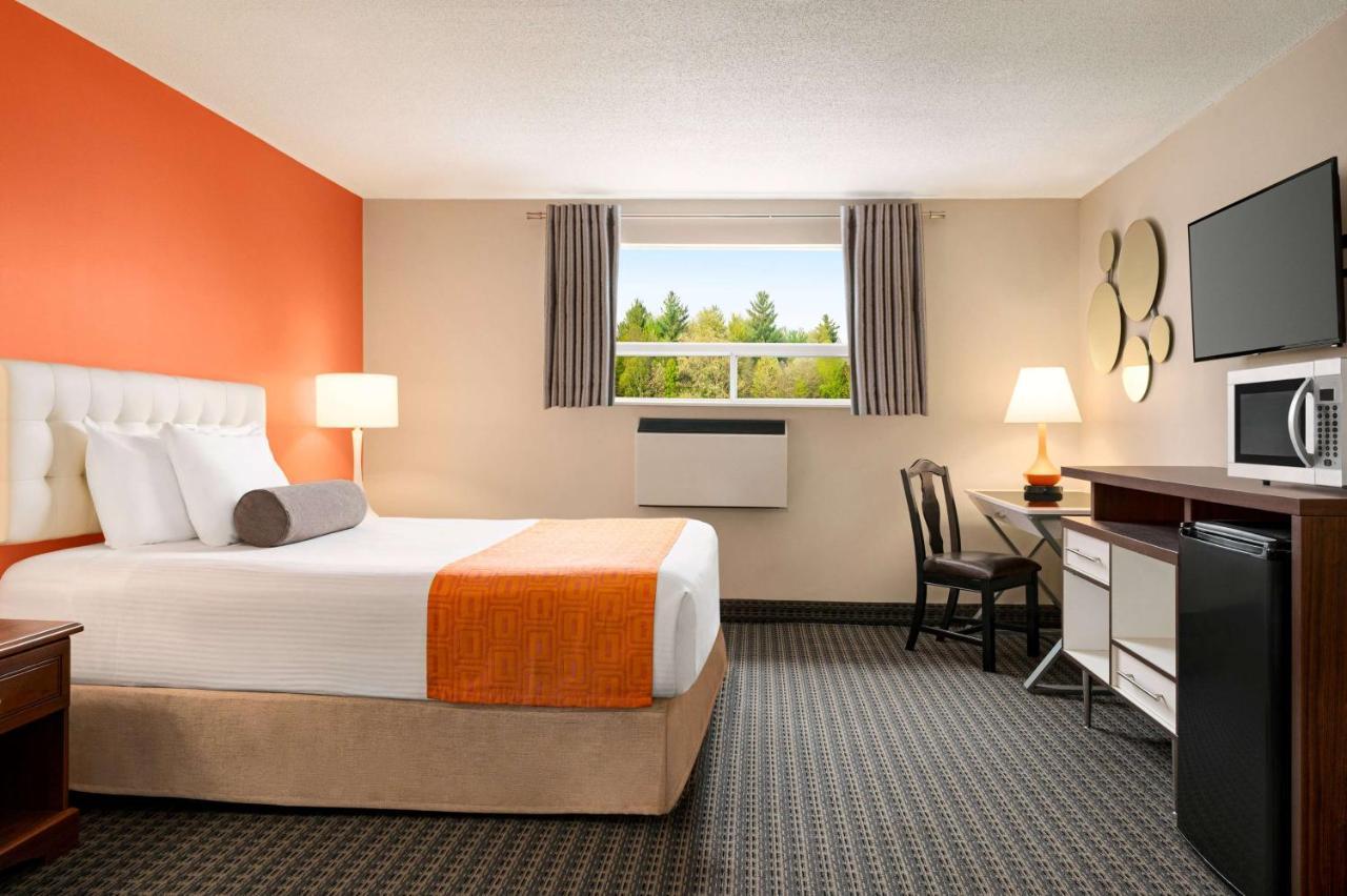 Howard Johnson By Wyndham Gravenhurst Exterior foto