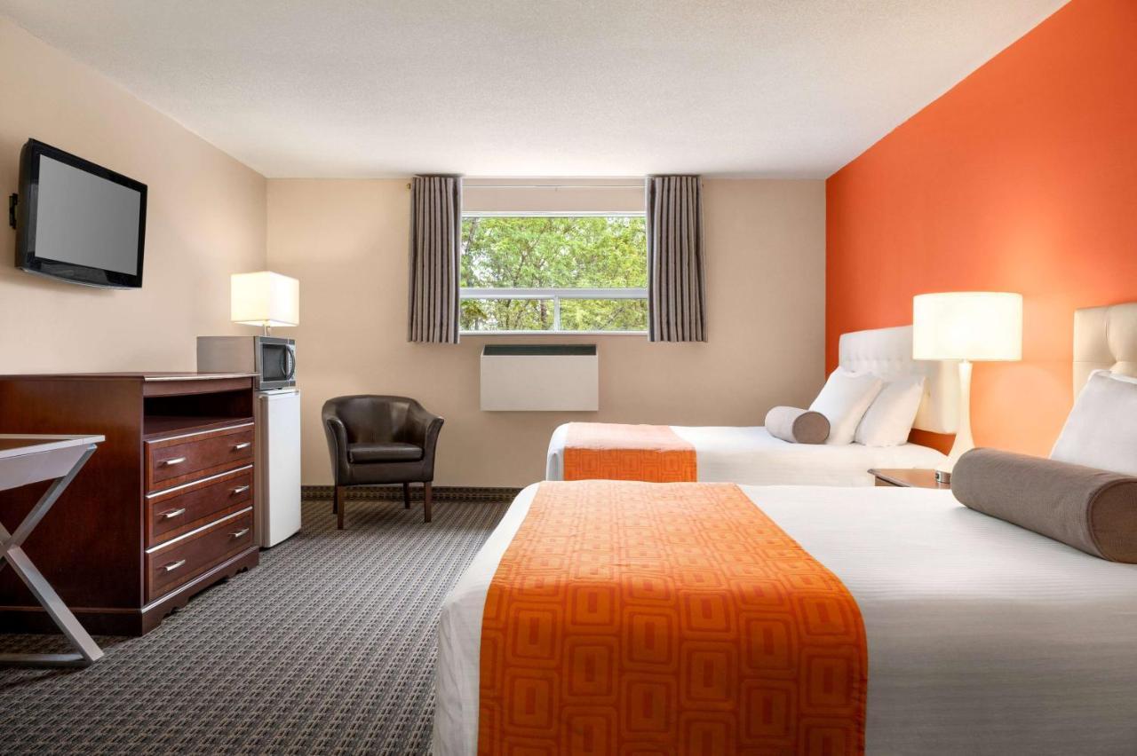 Howard Johnson By Wyndham Gravenhurst Exterior foto