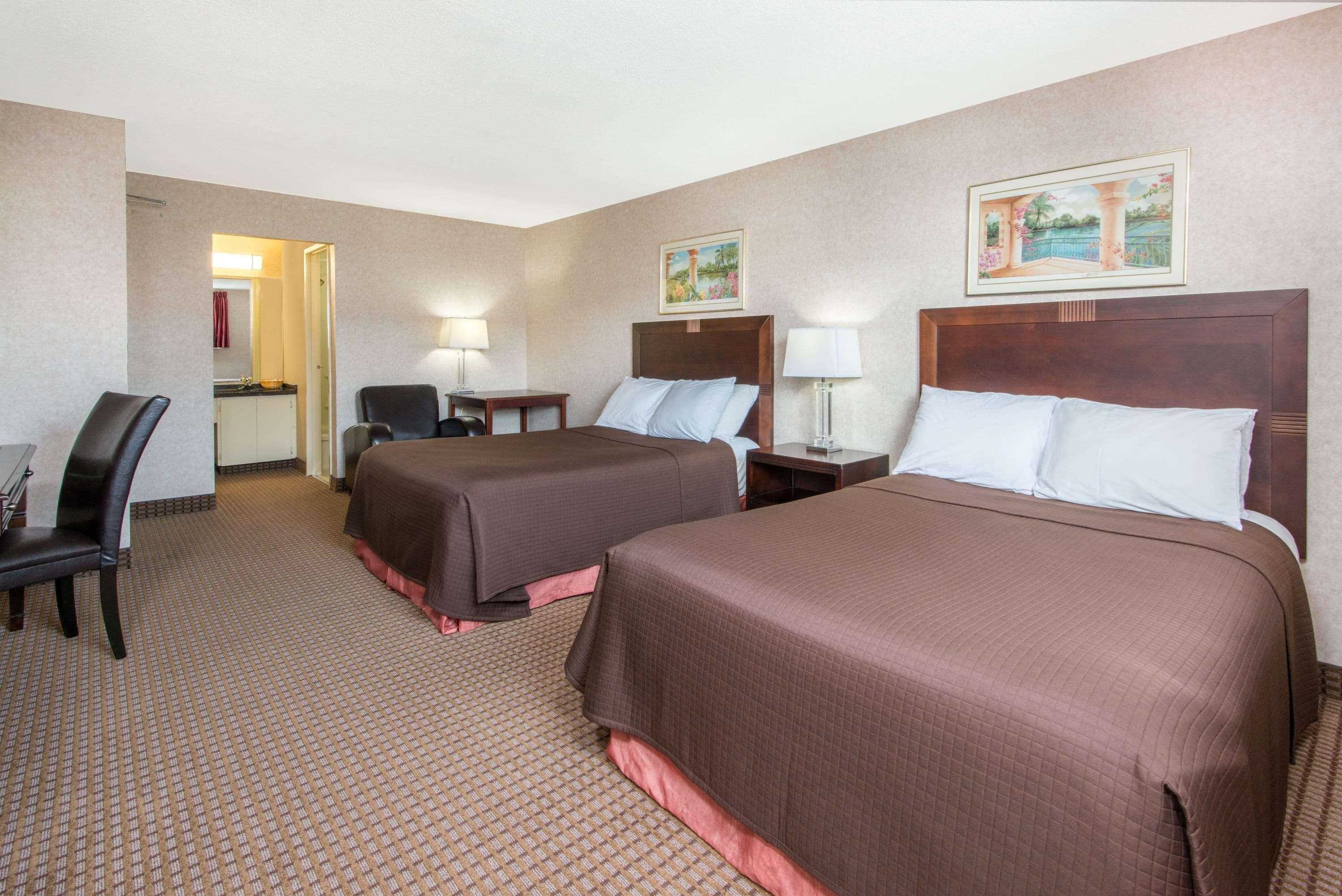 Howard Johnson By Wyndham Gravenhurst Exterior foto
